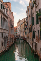 Fototapeta na wymiar Canal in venice without no one at sunrise
