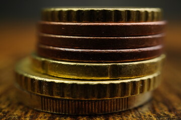 Nahaufnahme einiger Euromünzen