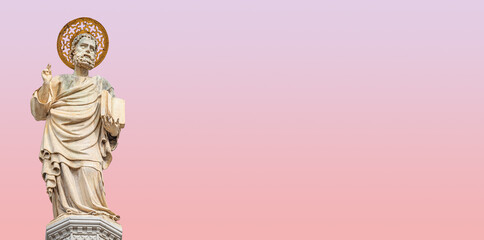 Obraz premium Saint Marco with Bible as top roof statue of Basilica San Marco in Venice, Italy, isolated at sunset reddish background with copy space, closeup, details.