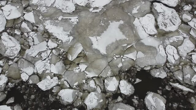vue a&eacute;rienne des glaces sur la mer