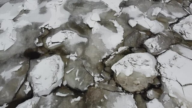 vue a&eacute;rienne des glaces sur la mer