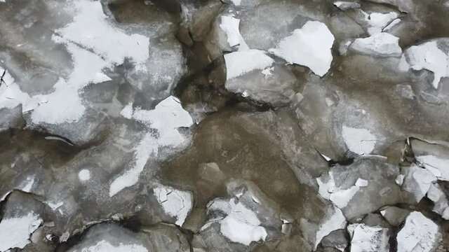 vue a&eacute;rienne des glaces sur la mer