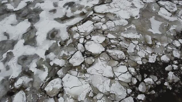 vue a&eacute;rienne des glaces sur la mer