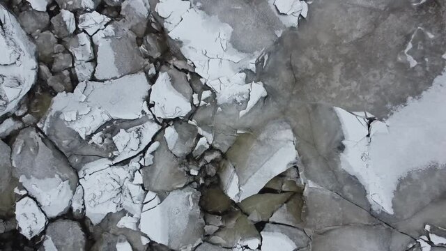 vue a&eacute;rienne des glaces sur la mer