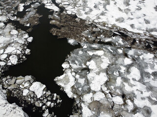 vue aérienne des glaces sur la mer
