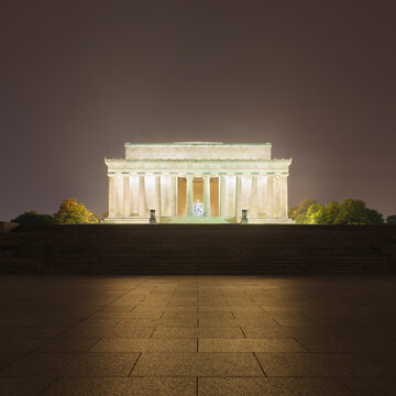 USA, Washington DC, Pavement in front of illuminated Lincoln Memorial at night