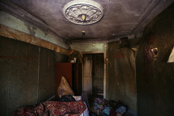 Obraz na płótnie Canvas Burnt old house interior. Consequences of fire