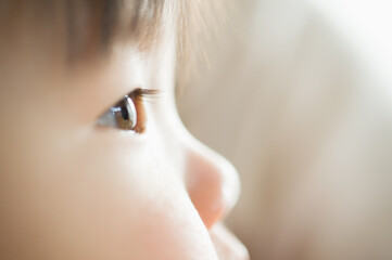 赤ちゃんの横顔