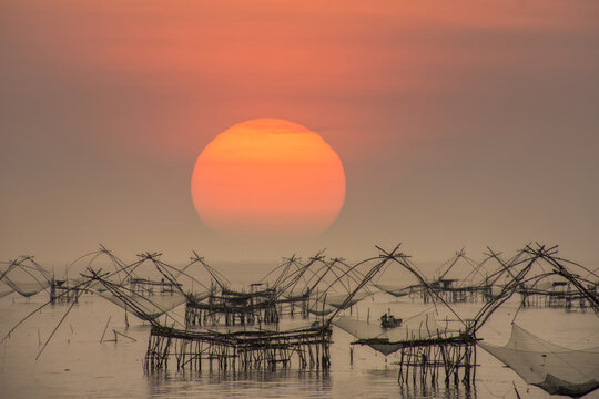 Beautiful sunrise from the lake Pakpra