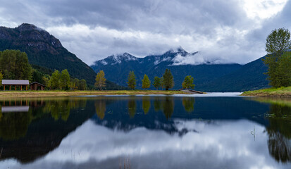 Fototapeta na wymiar Ross Lake Skagit Valley at Dusk