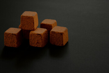 チョコレート　黒バック