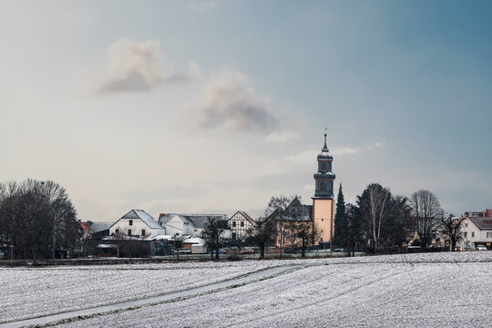 Kirchturm mit Winterlandschaft Ober-Hörgern