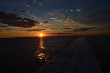 Fototapeta na wymiar Stunning sunset somewhere in the Mediterranean Sea