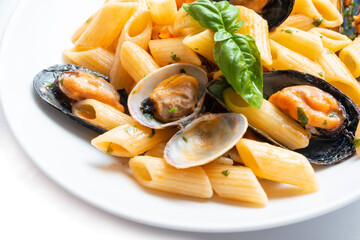Piatto di pasta con cozze e vongole, Cucina Italiana
