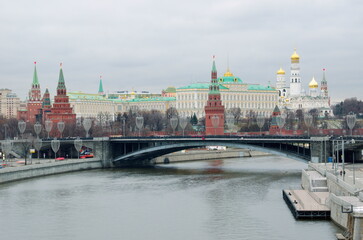 Fototapeta premium View of the Moscow Kremlin and the Big Stone Bridge on a winter evening. Moscow, Russia