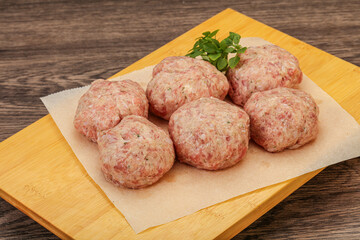 Raw turkey meatball for cooking