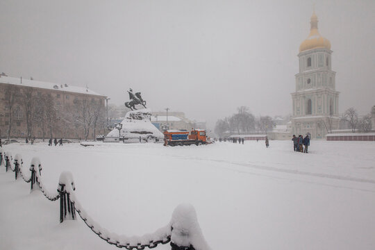 Monument to Bogdan Khmelnitsky in Kiev in winter snowfall.  Ukraine   