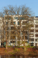 Wohnhaus, Mehrfamilienhaus im Herbst, Bremen