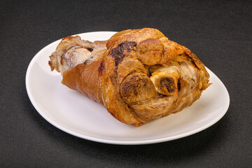 Baked pork knuckle with spices