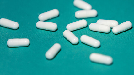 Obraz na płótnie Canvas close up. capsules with medicine on a green background.