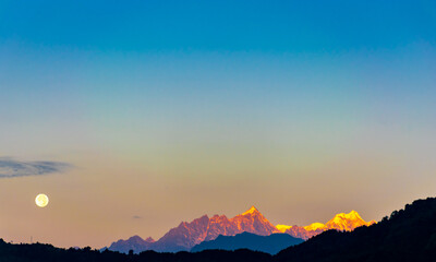Fototapeta na wymiar Sunrise over the Golden Himalayan mountains