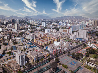 Fototapeta premium Paisaje urbano con edificios altos