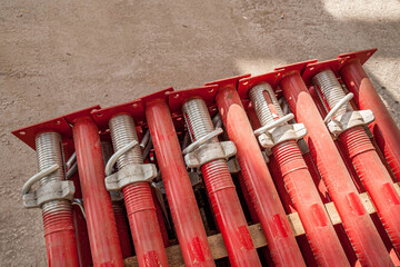 Telescopic props for the construction of a residential building