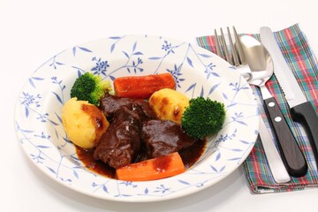牛すね肉の煮込み