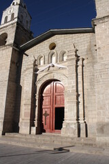 Fototapeta na wymiar catedral de piedra puerta 