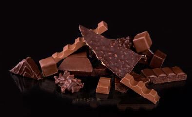 chocolate pieces and cocoa powder on wooden background