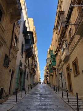 Fototapeta Narrow streets in Malta
