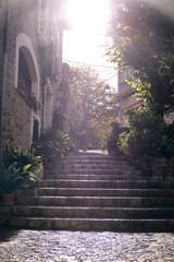 Escaleras en pueblo medieval