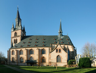 Fototapeta na wymiar old catholic church in Kiedrich