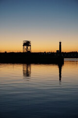 Obraz premium Evening landscape of the city river sunset