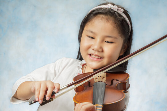 18,630 BEST Girls And Violins IMAGES, STOCK PHOTOS & VECTORS | Adobe Stock