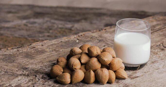 Latte di mandorla fresco