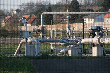 oil pipeline for transporting oil