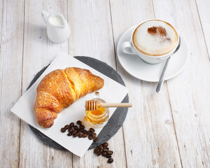 cappuccino e brioche