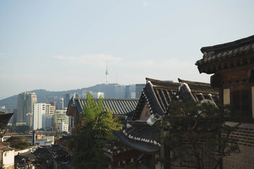 Obraz premium skyline Seoul from hanok village