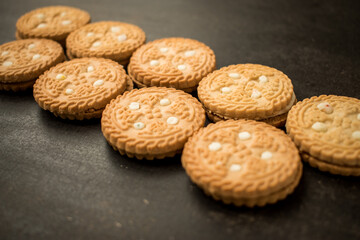 Vainilla baked cookies on a black kitchen desk 