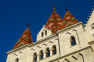 Obraz premium Detalhe do telhado da igreja de São Matias no castelo de Buda em Budapeste, Hungria 