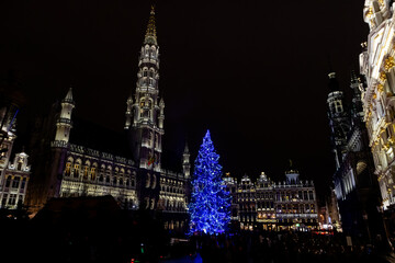 Fototapeta na wymiar Grand Place em Bruxelas na Bélgica à noite durante o natal