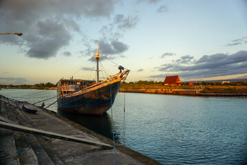 Obraz premium Beautiful Sunday morning at New Marina Boom Beach Banyuwangi Indonesia.