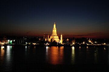 Wat arun and Chao Phraya river at twilight time. Wat Arun is a Buddhist temple in Bangkok Yai district of Bangkok, Thailand, Wat Arun is among the best known of Thailand's landmarks.