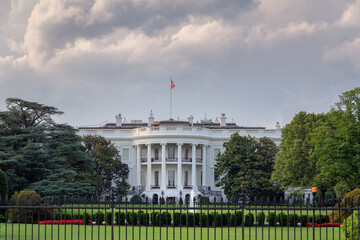 Fototapeta na wymiar The White House in Washington DC at summer sunset, Washington DC, USA.