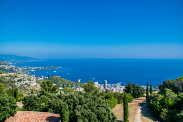 Obraz premium La Turbie village de la Côte d'Azur, surplombant Monaco.