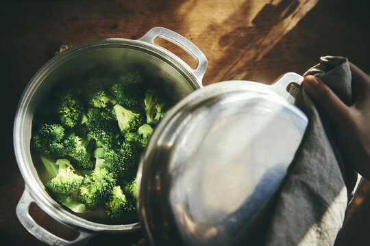 茹でたてのブロッコリー