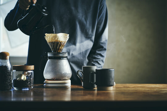 コーヒーを淹れる