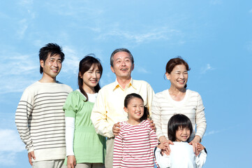 笑顔の３世代家族