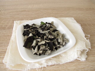Dried fermented blackberry leaves for homemade black tea